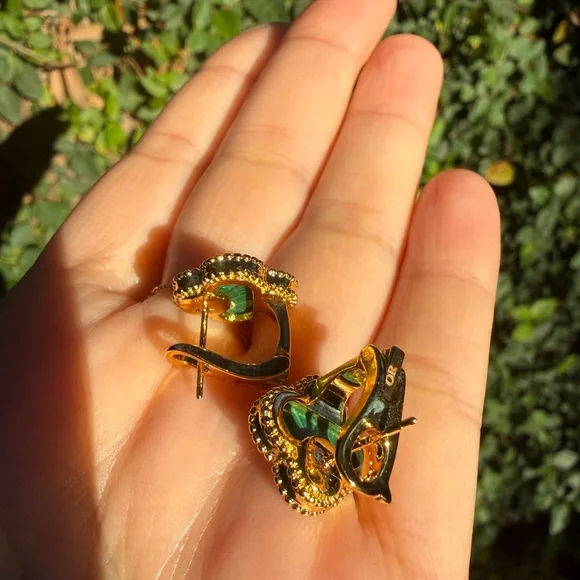 New! Gold and Green Clip-On Clover Earrings - Picture 6 of 7